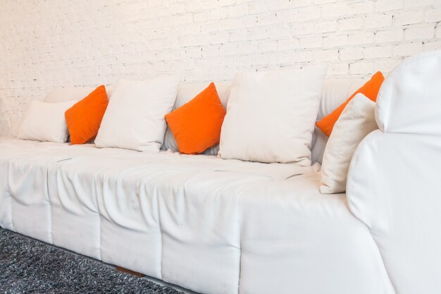 Jak wybrać idealny pokrowiec, który odświeży wygląd Twojej sofy